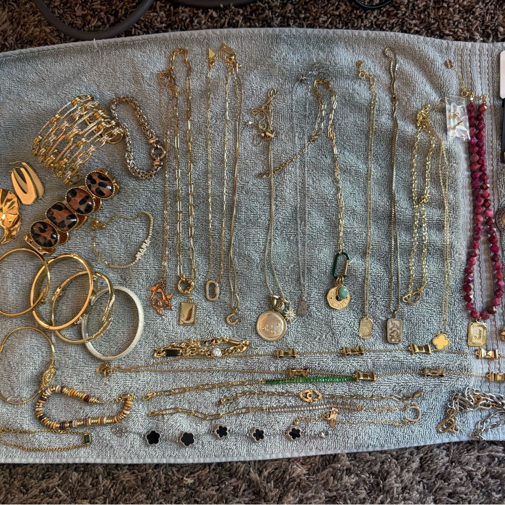 Lot of various jewelry!